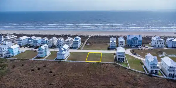 Image 2: 24 Grand Beach