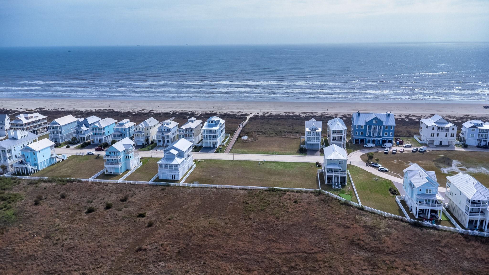Image 4: Beach is right there