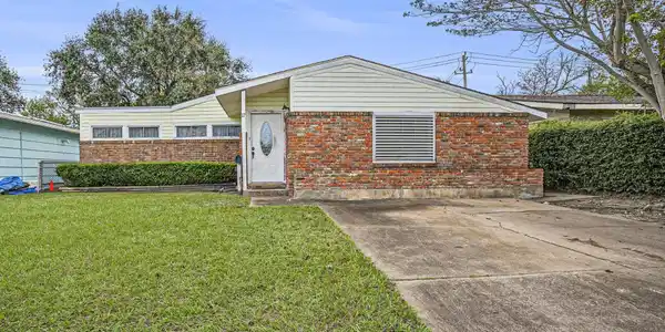 17 Manor Way