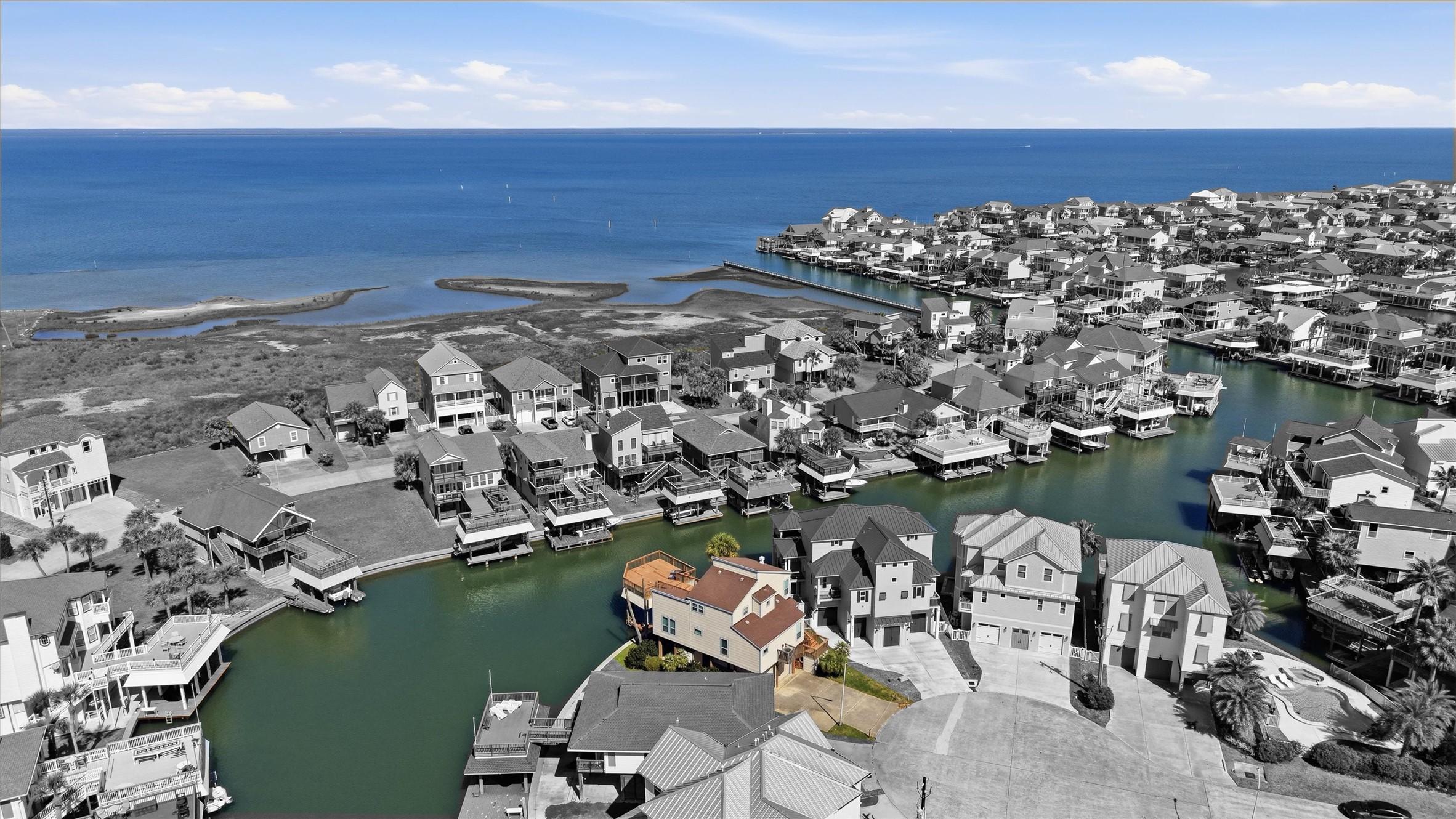 Image 2: Aerial view highlighting the home&rsquo;s prime canal lo