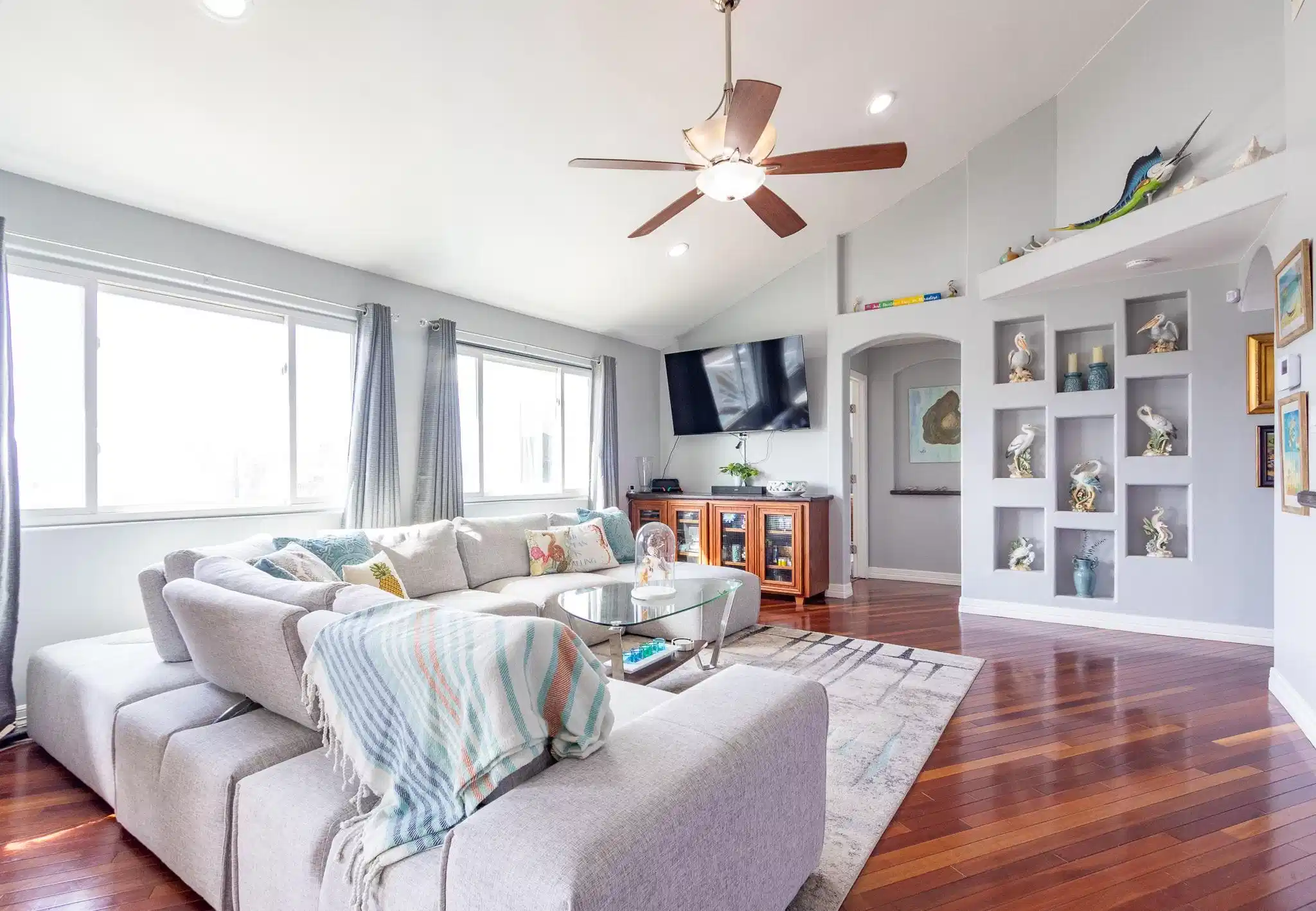 Image 1: Spacious living room, bay view from the big pictur