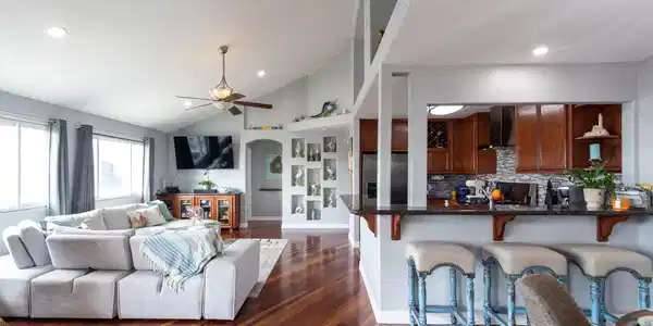 Image 2: Spacious living room, bay view from the big pictur