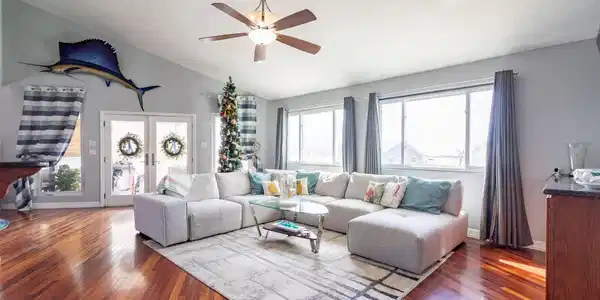 Image 3: Spacious living room, bay view from the big pictur