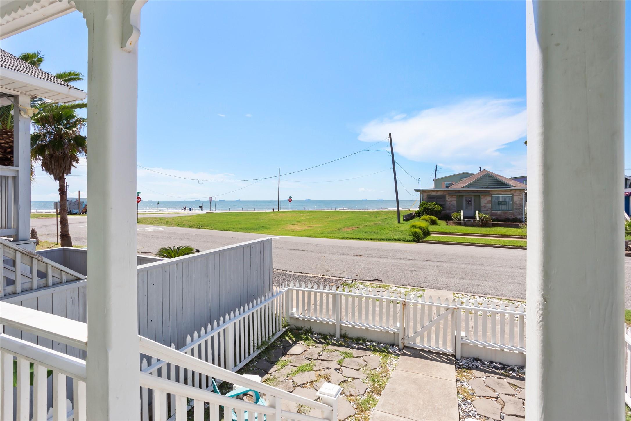 Image 2: Sit on the porch and enjoy the gulf water views. R