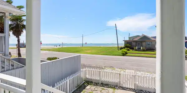Image 2: Sit on the porch and enjoy the gulf water views. R