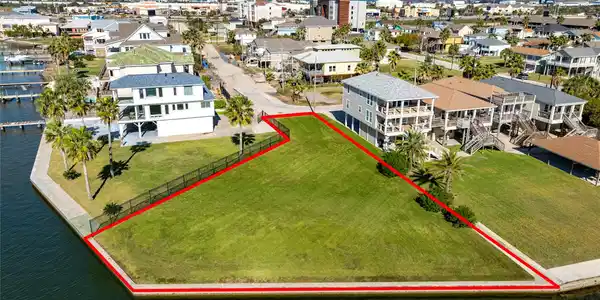 Image 2: 156 feet of water frontage.  Enjoy the beautiful s