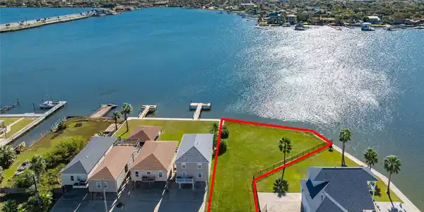 Image 4: View facing South.  With great south breezes.