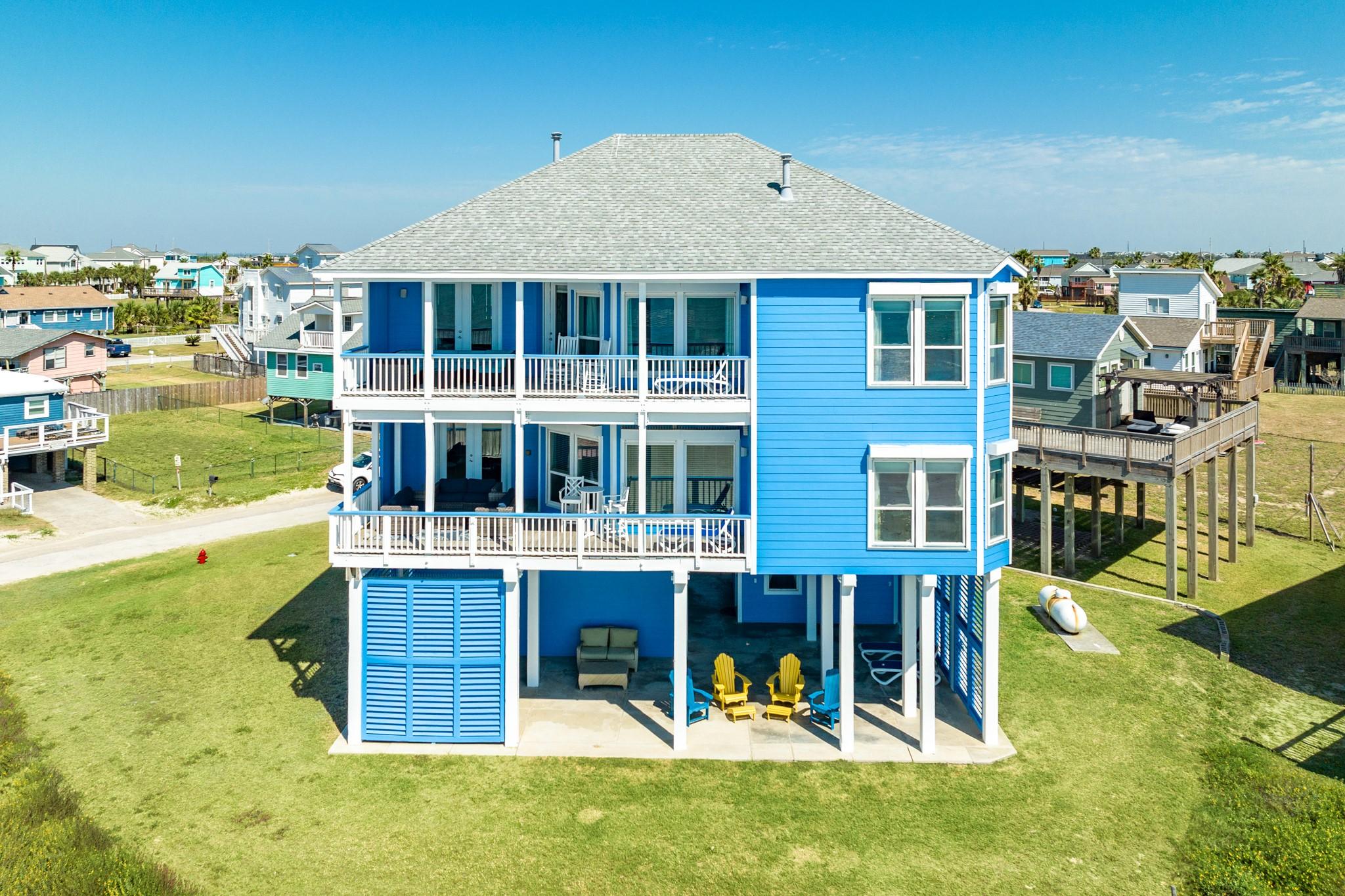 Image 2: This is a 4 bedroom / 3.5 bath beachfront property