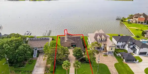 Image 3: YOU'LL LOVE THE GRAND LAKE LOCATION WITH INCREDIBL