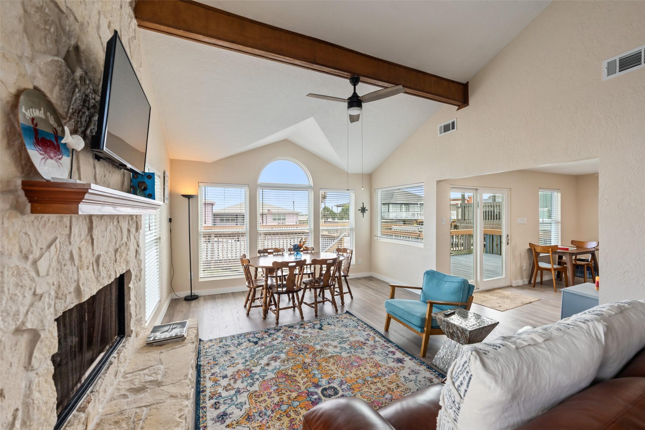 Image 3: Bright and inviting family room with vaulted ceili