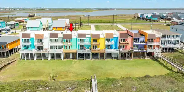 Image 3: Beachfront Bliss: Enjoy direct access to stunning