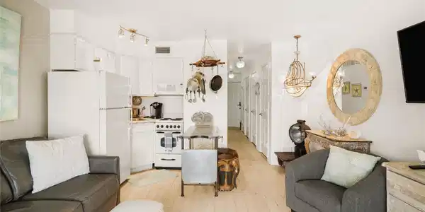 6102 Seawall Boulevard