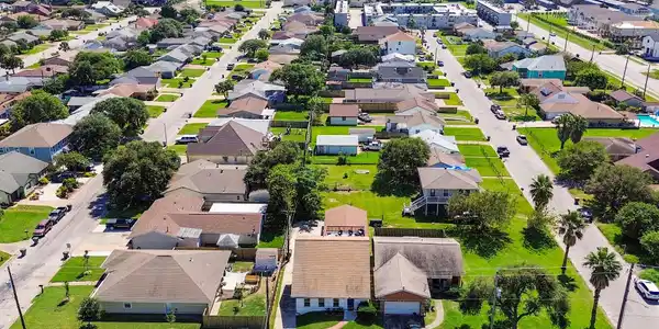 Image 2: Home is located only a few minutes aware from the