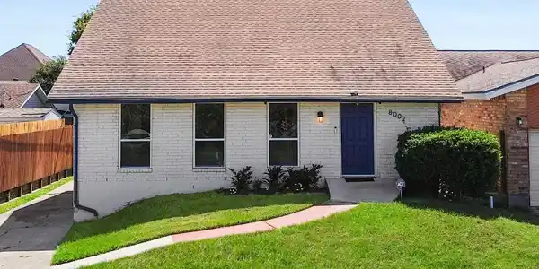 Image 3: Luxurious 5 bedroom, 3 bathroom home!  The quaint