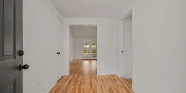 Image 3: Entrance Hallway