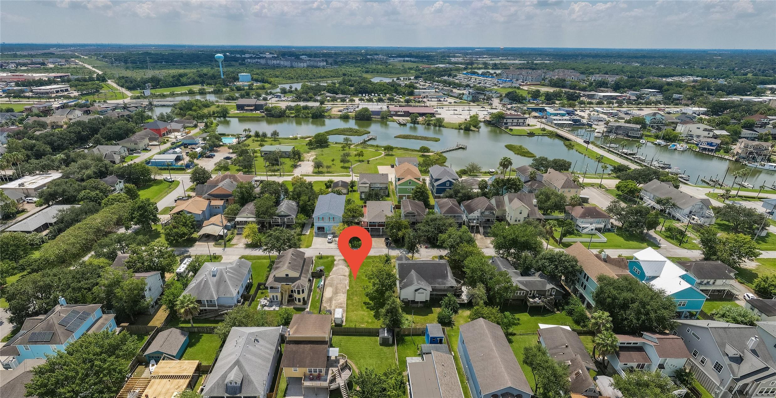 Image 2: beautiful 6,000 SF. lot just blocks from the lakef