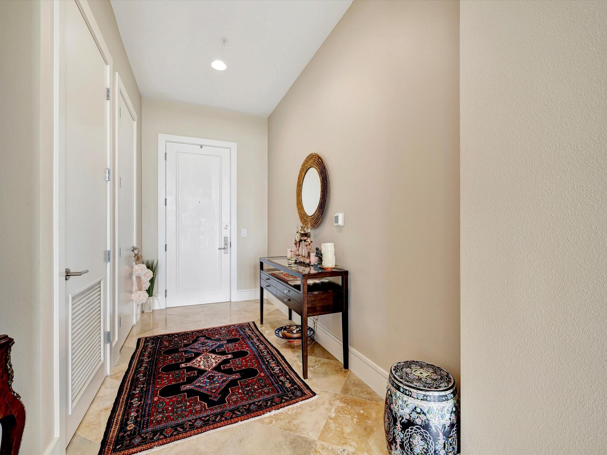 Image 4: Elegant entry