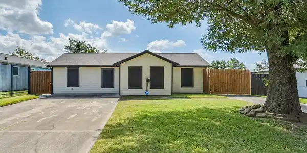 Image 2: Charming single-story home featuring a welcoming d