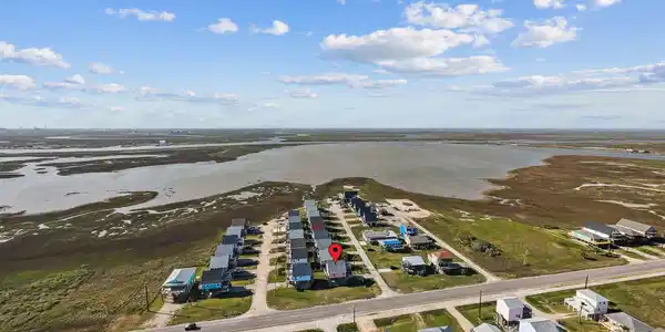 Image 4: West Bay sits just behind the home, offering kayak