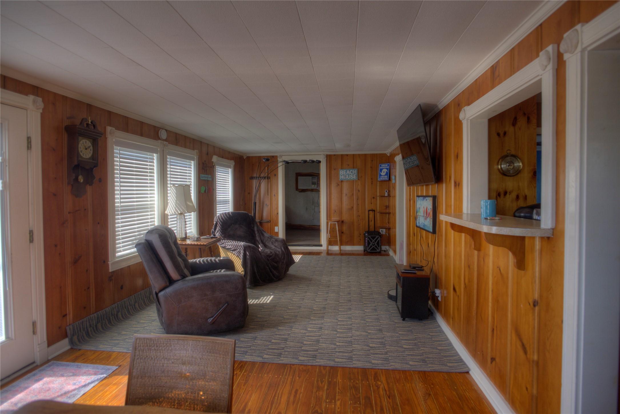 Image 3: Open living area