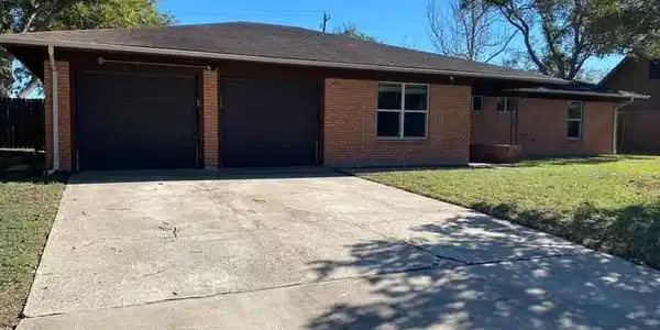 2202 Larry Drive