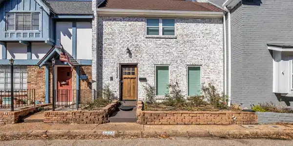 1223 Saxony Lane