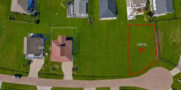 Image 3: Cul-de-sac lot in Terramar Beach, located on the w