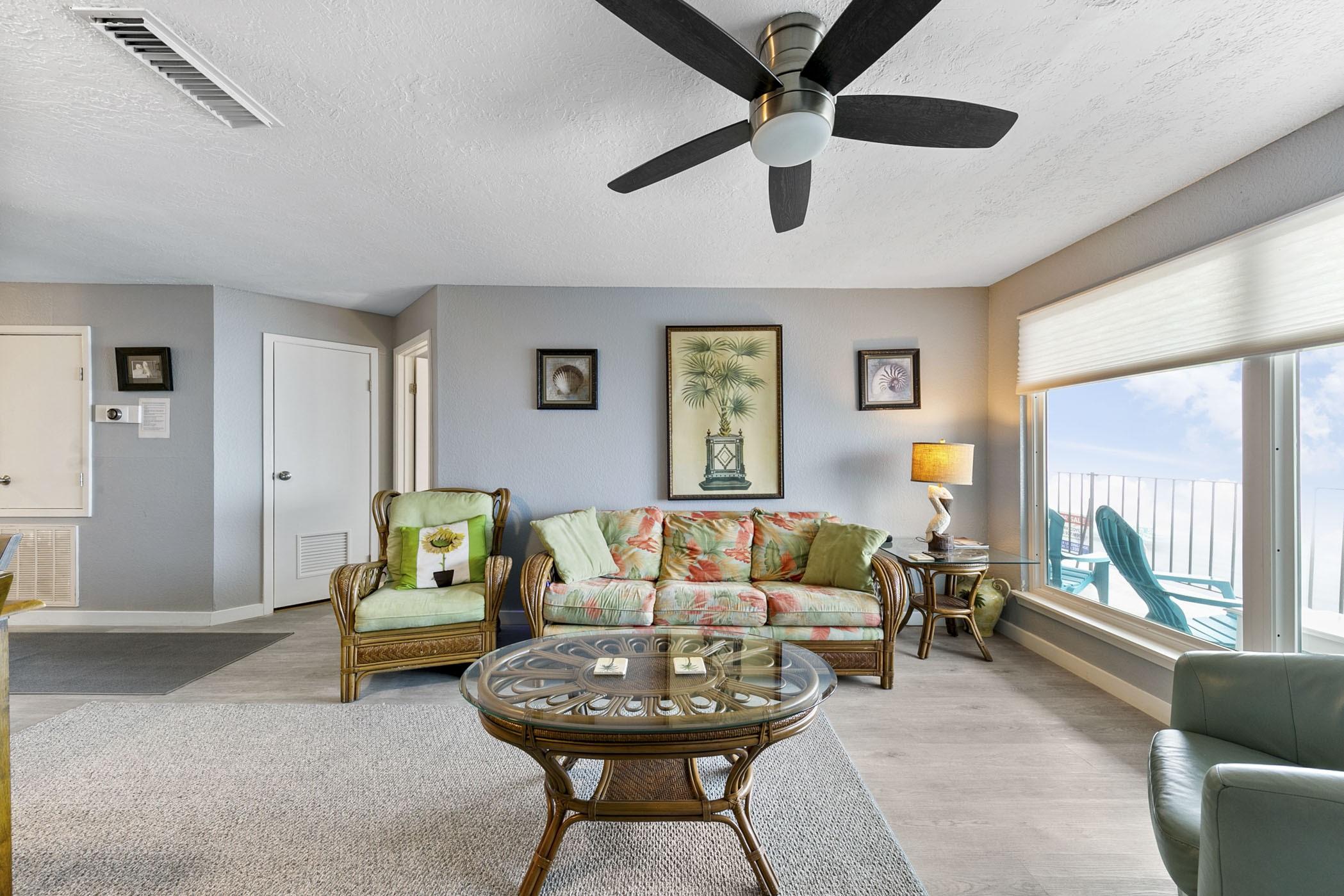 Image 4: Unit comes fully furnished with beach inspired fur