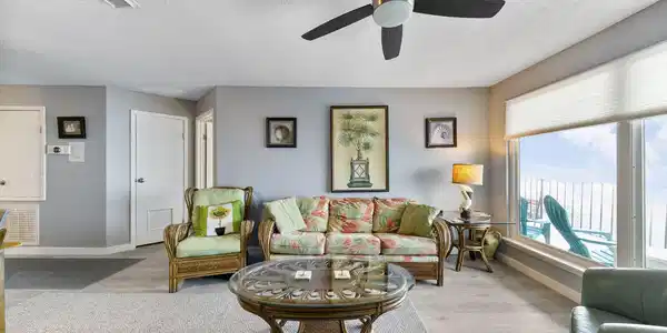 Image 4: Unit comes fully furnished with beach inspired fur