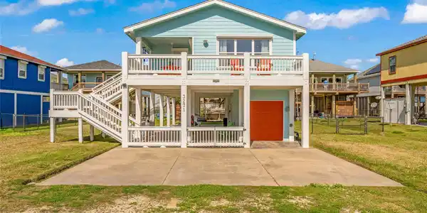 3271 Pirates Cove