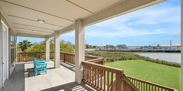 Image 3: A large balcony spans the width of the first livin