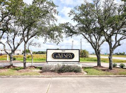 7600 Emmett F Lowry Expressway