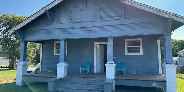 1235 Dequeen Boulevard
