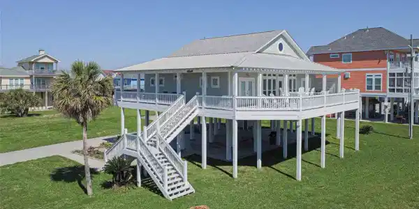 950 Kenlyn Drive