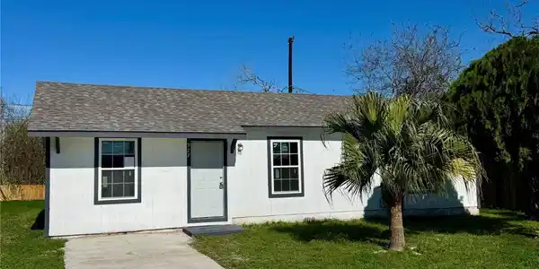 922 W 12th Street