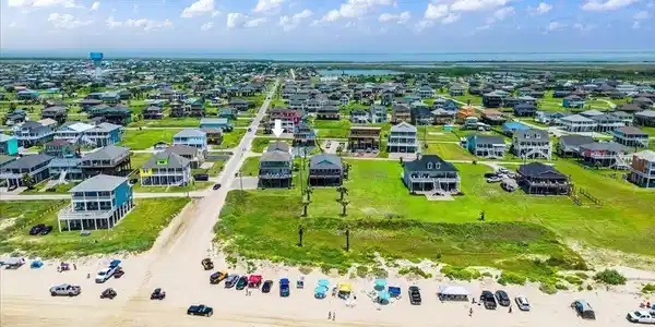 Image 3: Build your dream home today! Direct beach access w