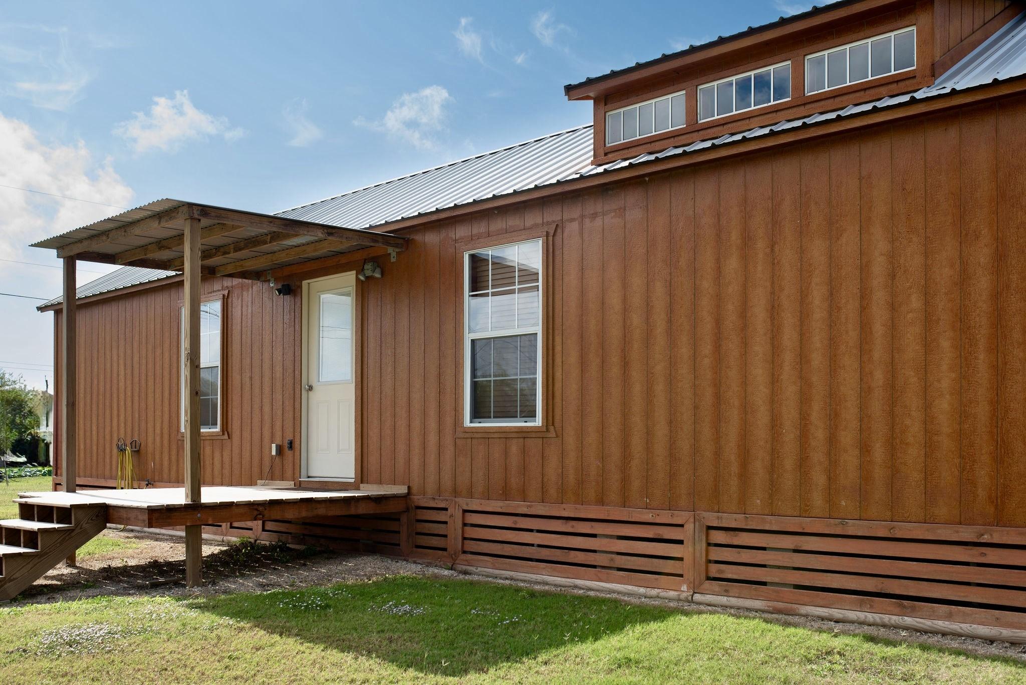 Image 2: Welcome to 1101 W Houston Ave, Seadrift