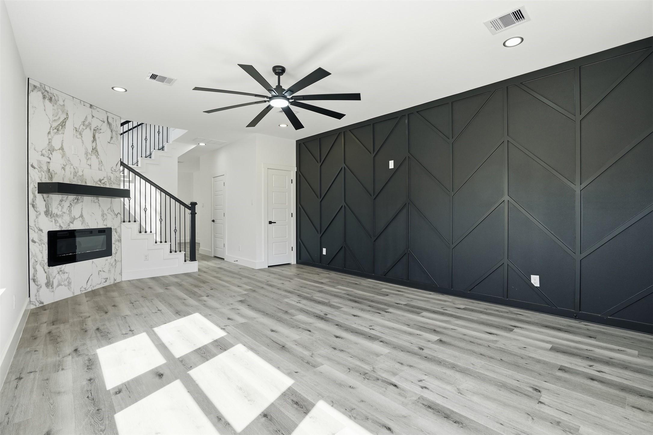 Image 1: Living Room