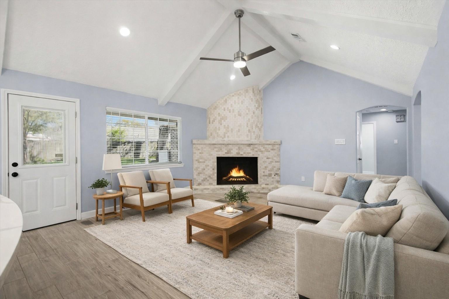 Image 4: Spacious yet cozy living room
(virtually staged)