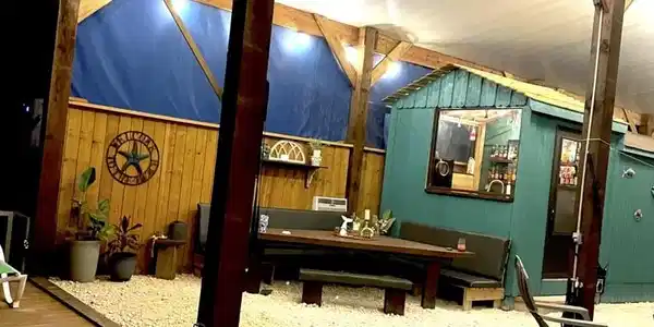 Image 2: Custom Cajun Cookhouse with riser window. Grill an
