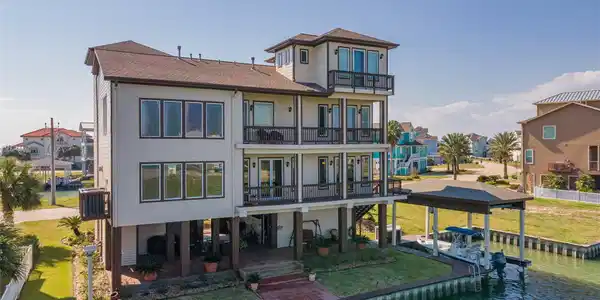 Image 3: Look at all the balconies with amazing views