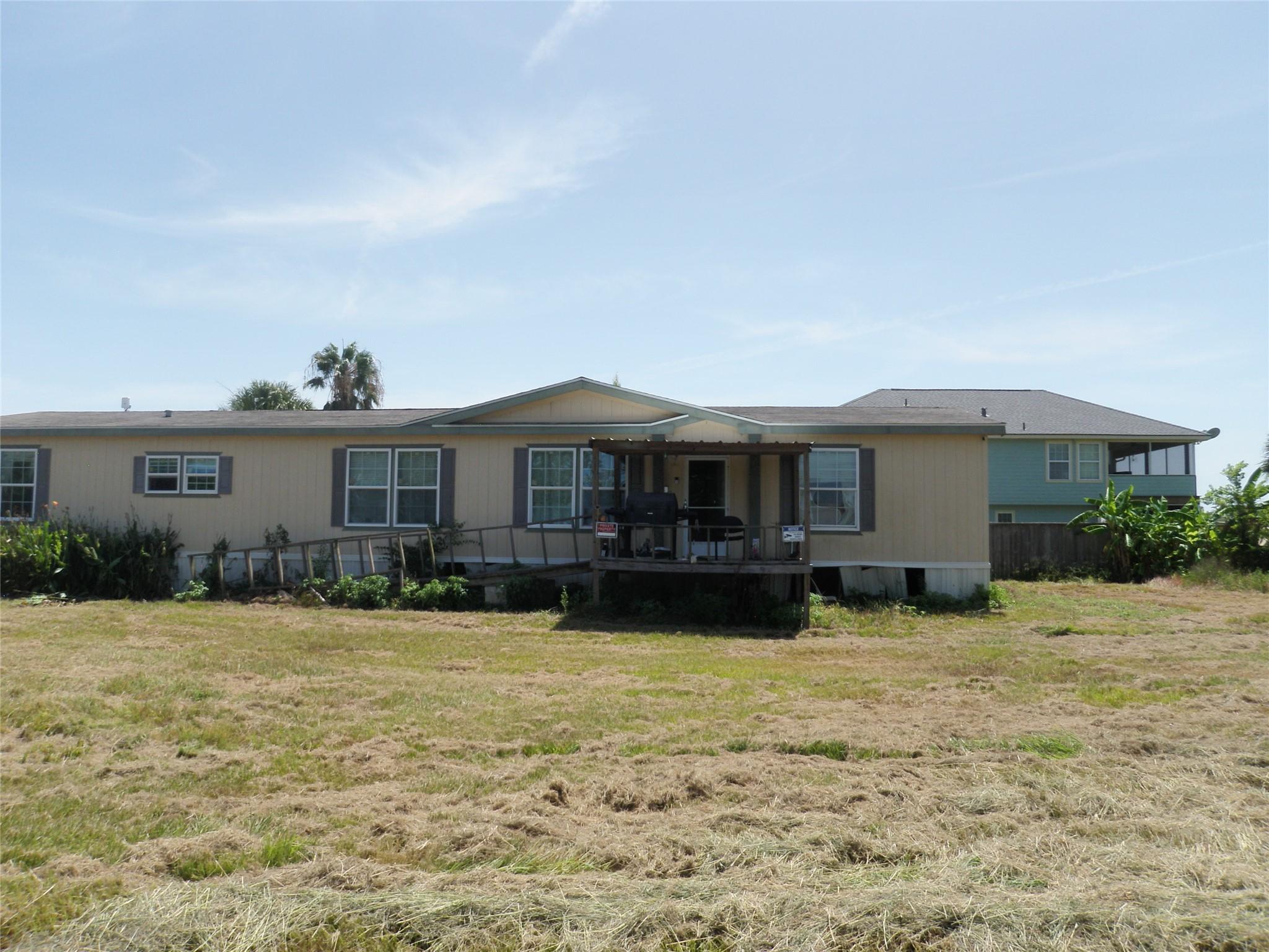 Image 3: Double Wide Mobile Home