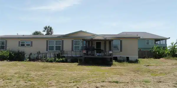 Image 3: Double Wide Mobile Home