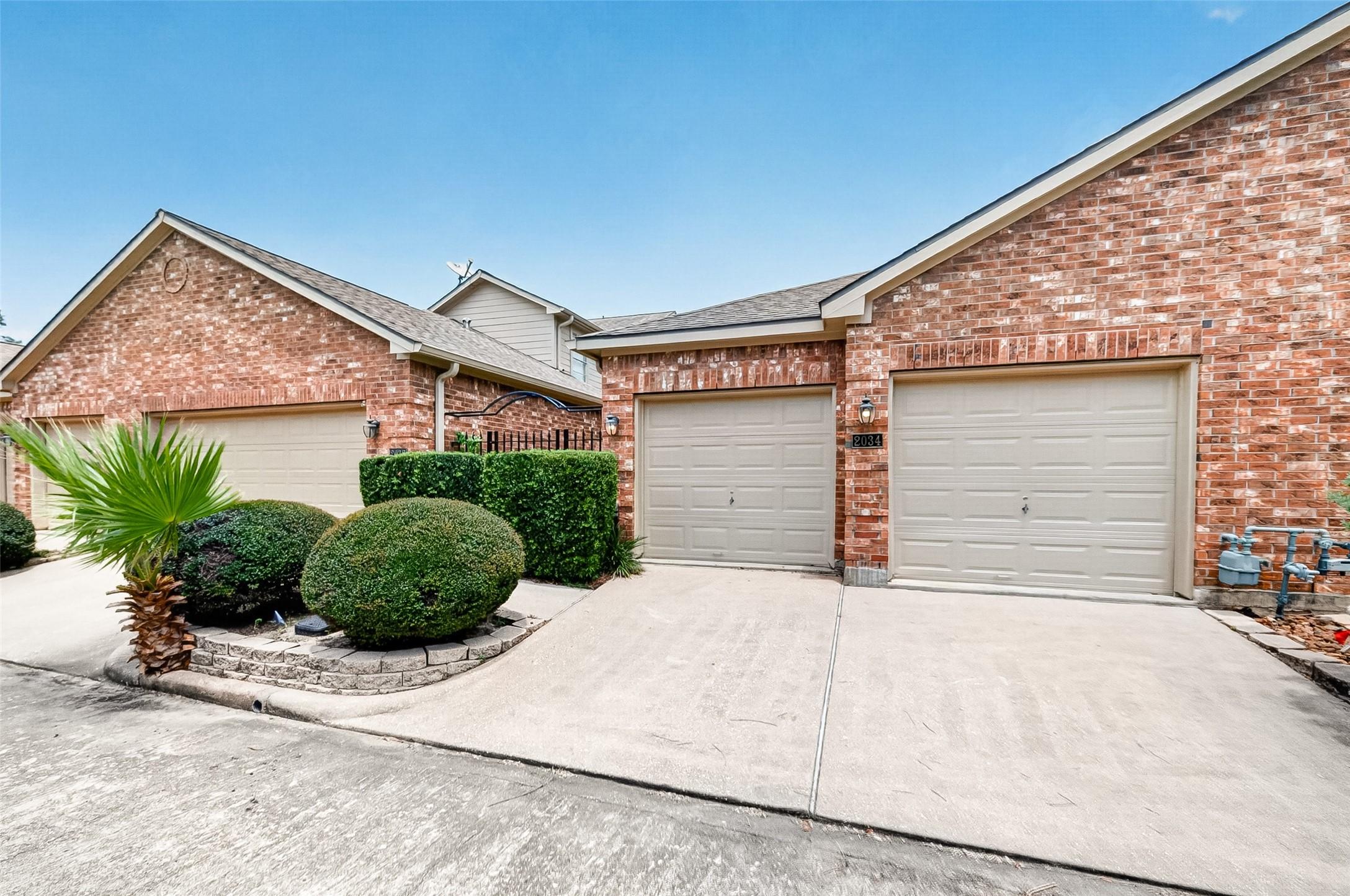 Image 2: Well-maintained brick townhome with private drivew