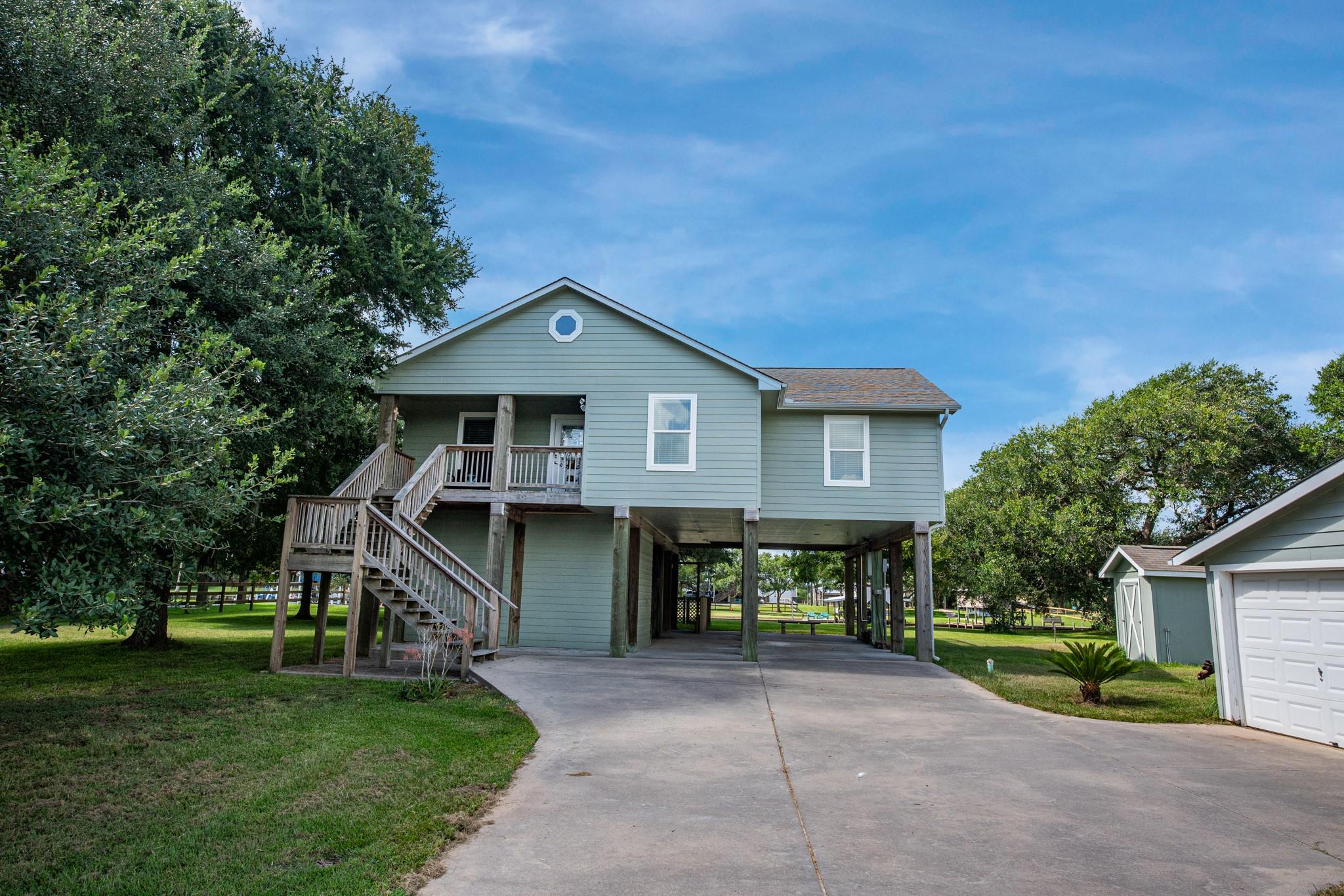 Image 2: Big double driveway and nice detached garage