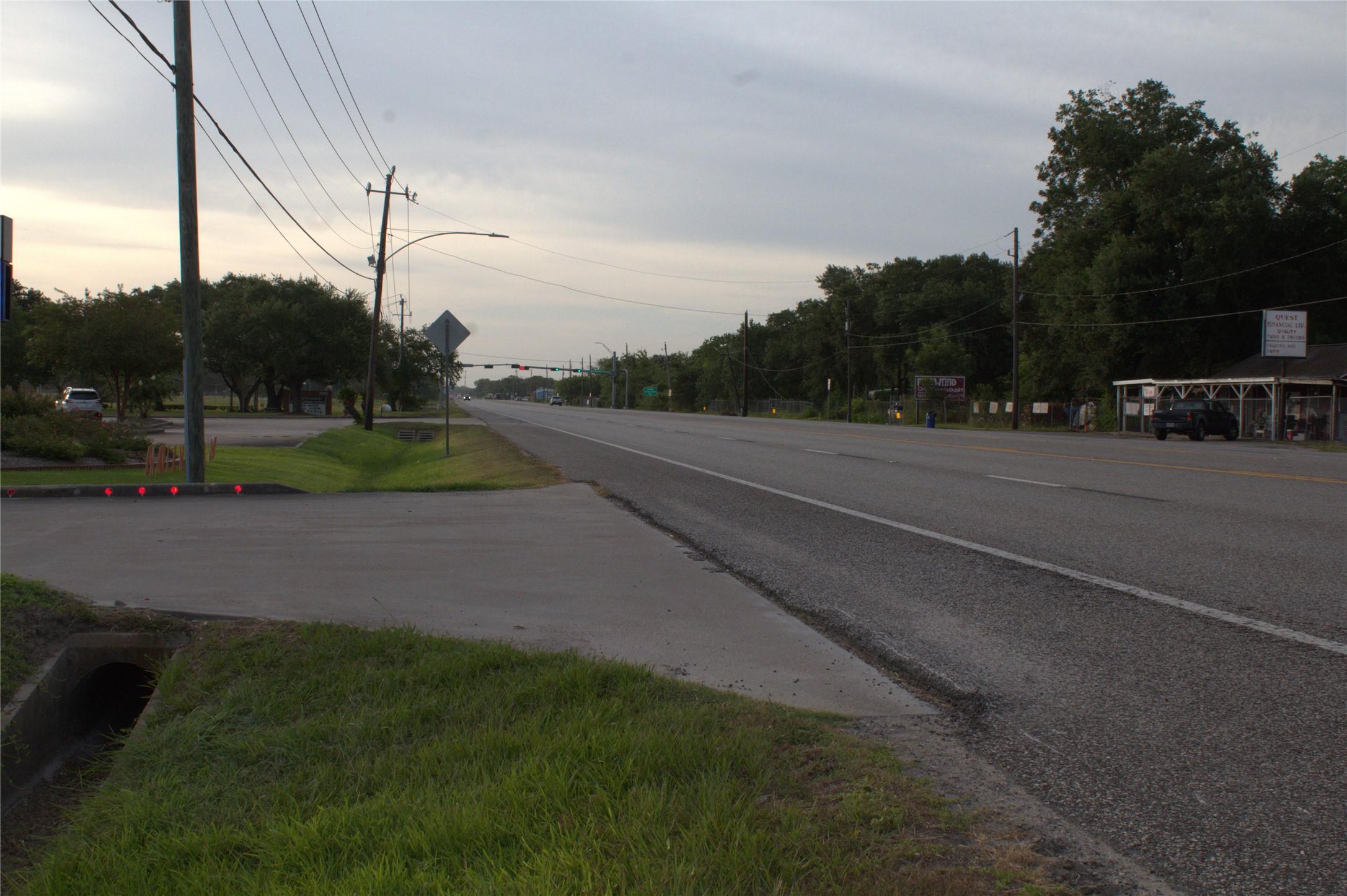 Image 4: highway 6 frontage road