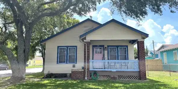 5201 Avenue O 1/2