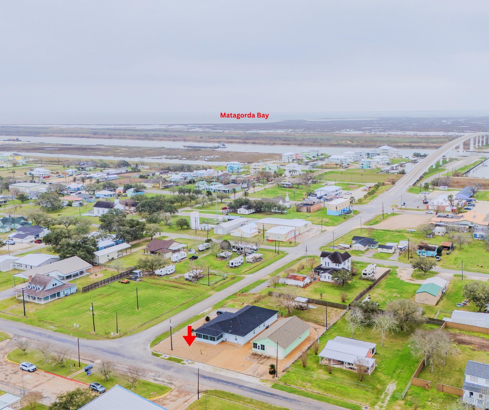 Image 3: Blocks from the water and great area for family wa