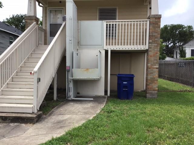 Image 2: Front with elevator