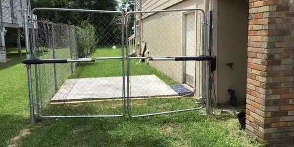 Image 3: Side of house with auto gate